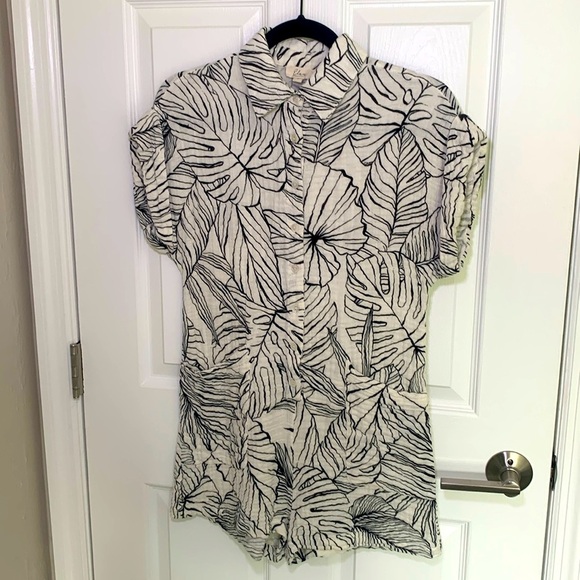 Elan gauzy cotton romper with two front pockets and adjustable waist size small - Picture 1 of 9